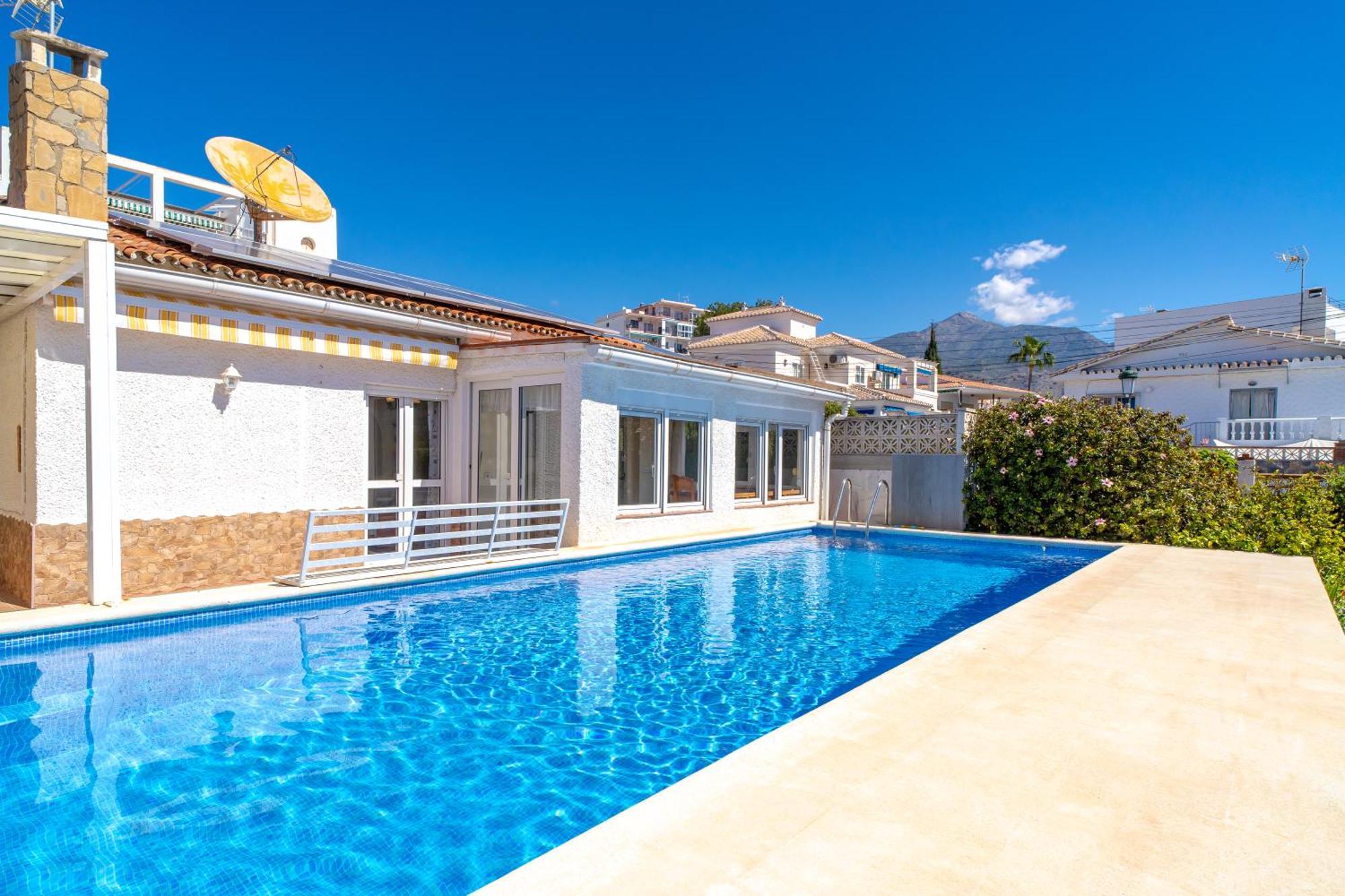 Villa Sevilla Casasol Нерха Екстер'єр фото